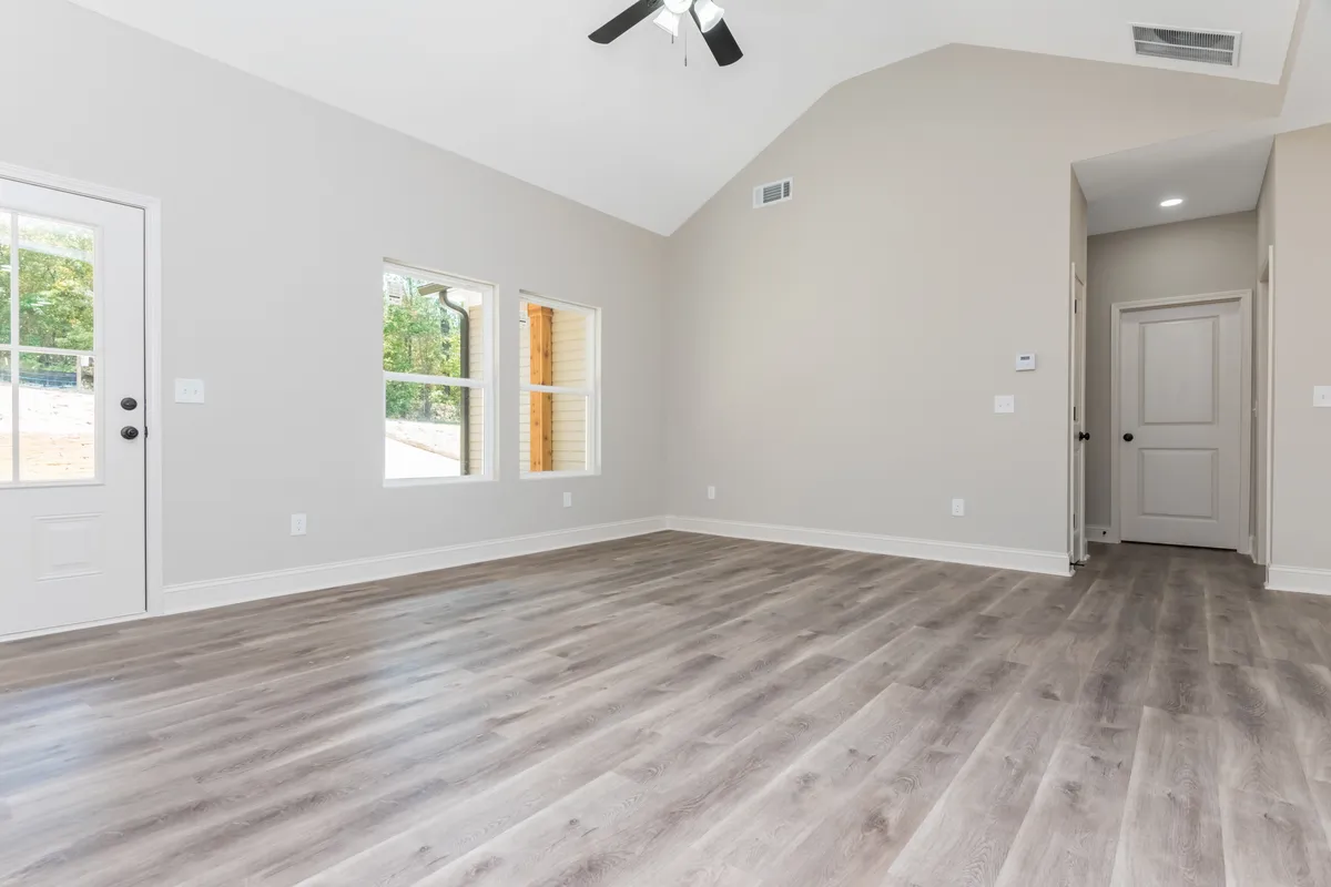 Thumbnail Photo: 121 Hunters Lane