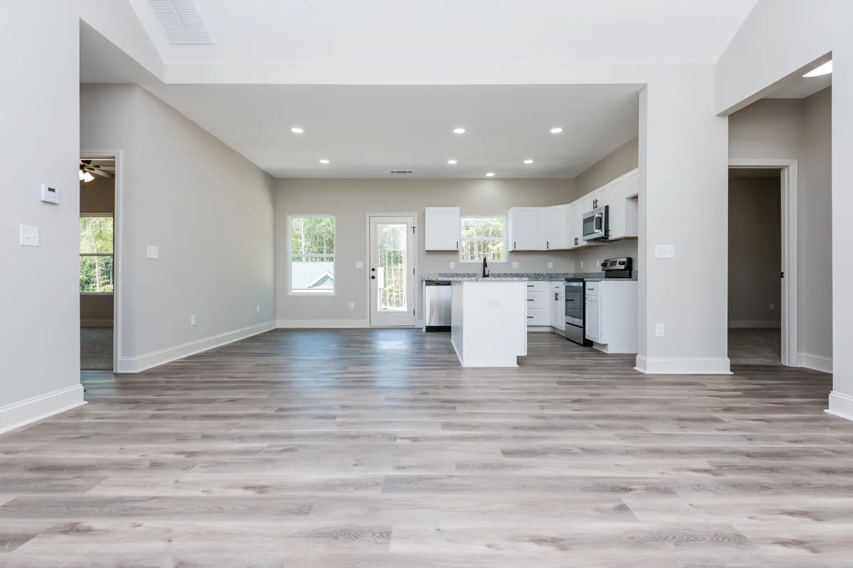 Thumbnail Photo: 121 Hunters Lane