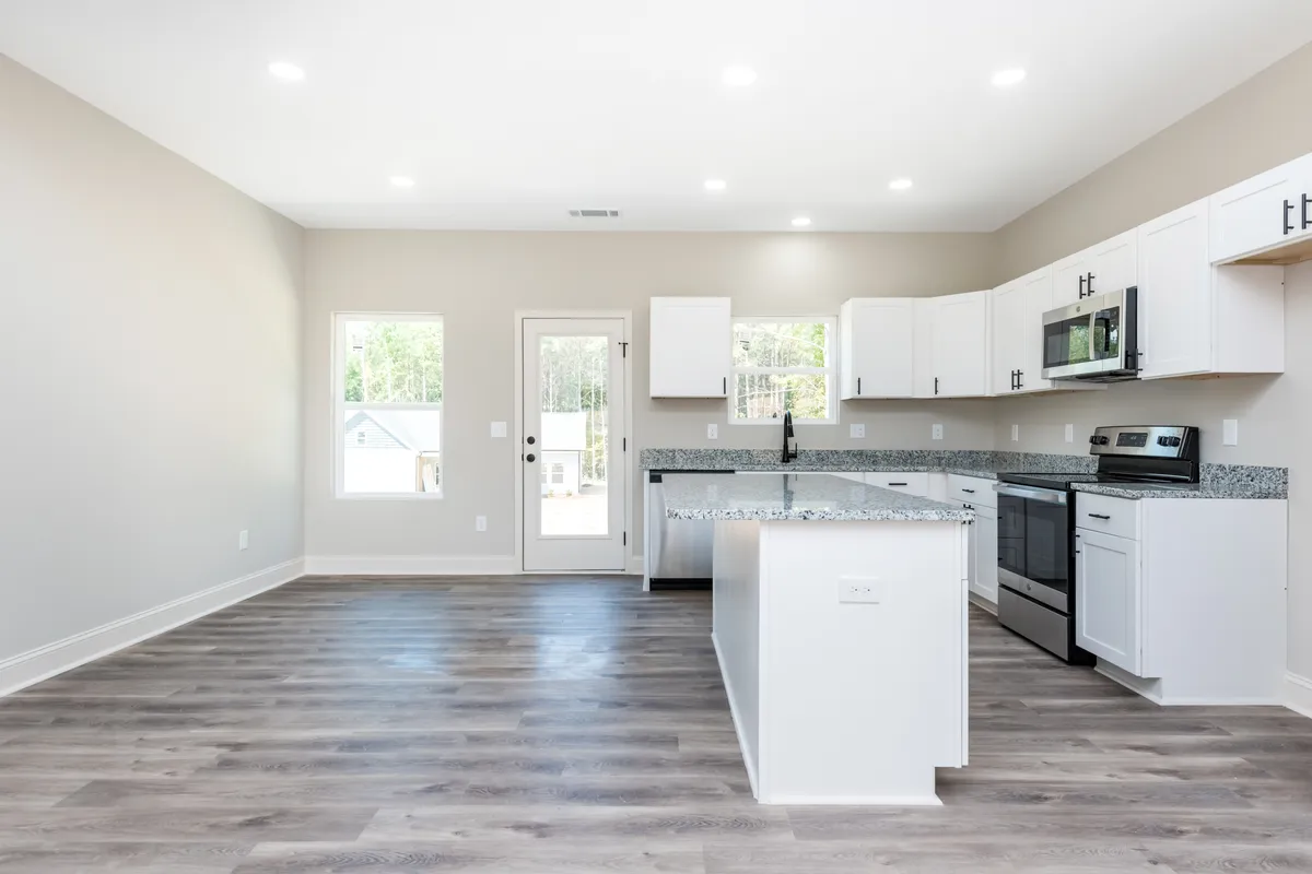 Thumbnail Photo: 121 Hunters Lane