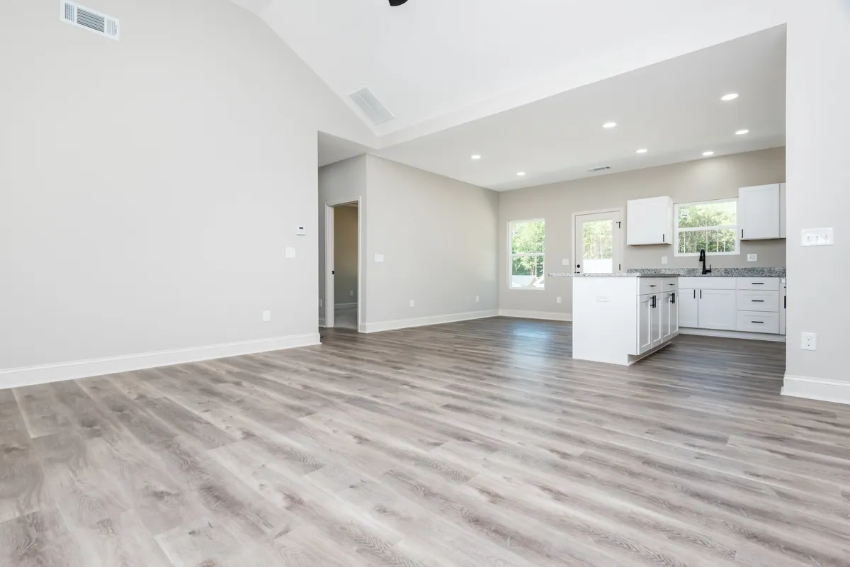 Thumbnail Photo: 121 Hunters Lane