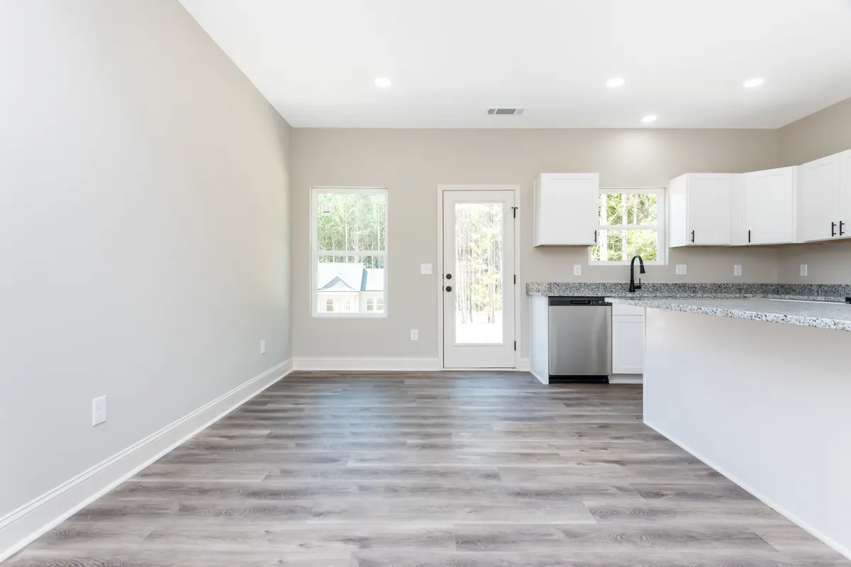 Thumbnail Photo: 121 Hunters Lane