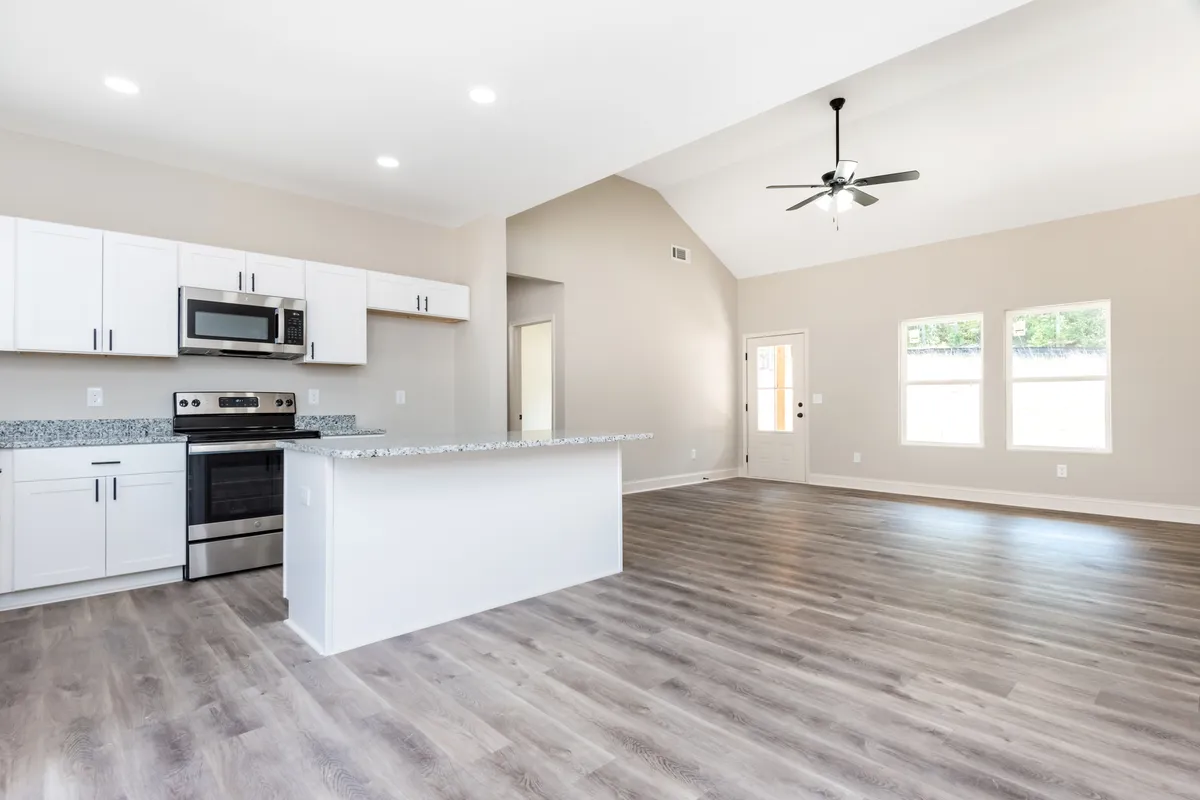 Thumbnail Photo: 121 Hunters Lane
