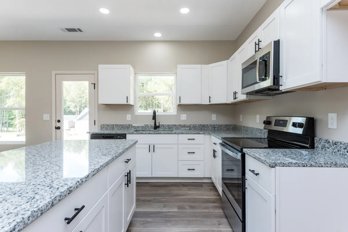 Thumbnail Photo: 121 Hunters Lane