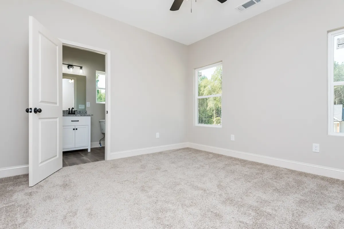 Thumbnail Photo: 121 Hunters Lane