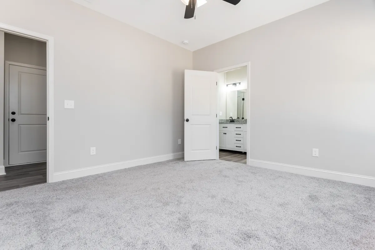 Thumbnail Photo: 121 Hunters Lane
