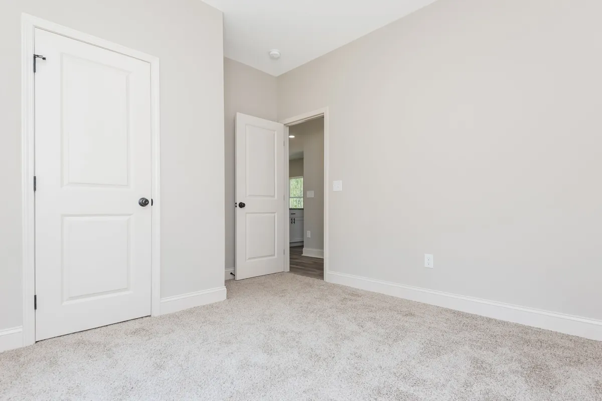 Thumbnail Photo: 121 Hunters Lane