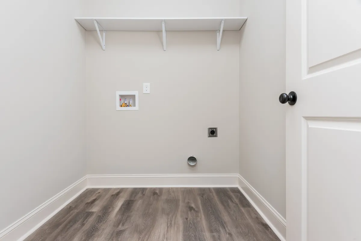 Thumbnail Photo: 121 Hunters Lane